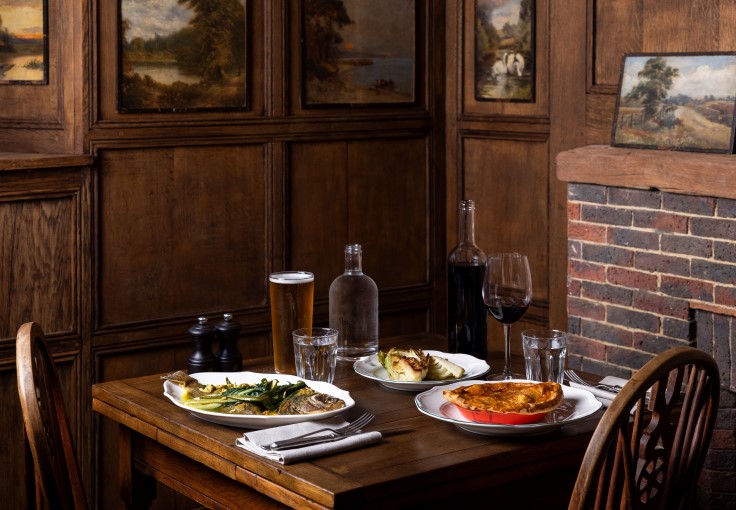 An oh-so-enticing table for two at The Swan Inn. © Catherine Frawley