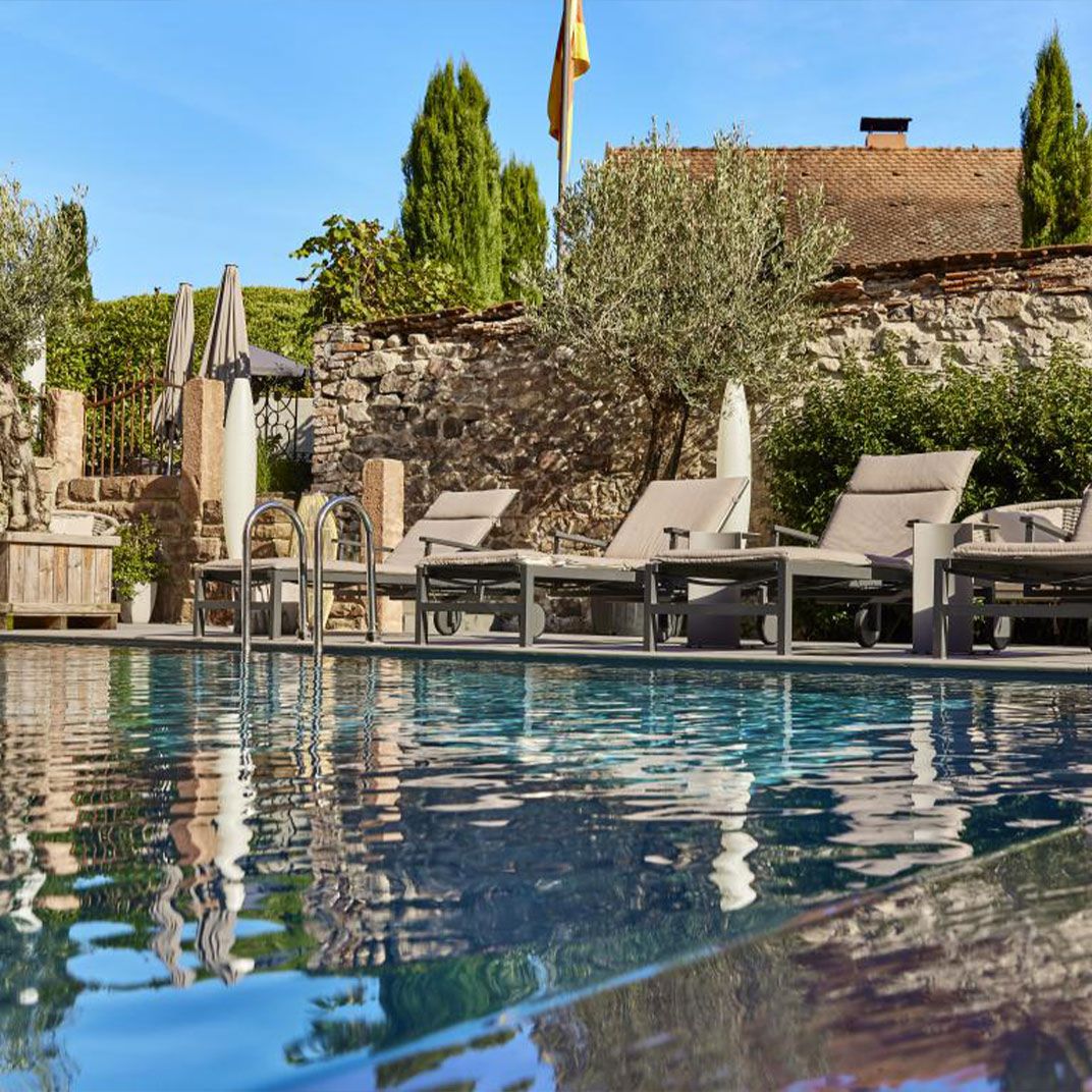 Outdoor-Pool im Hotel Reichsstadt in der Altstadt von Gengenbach © Die Reichsstadt