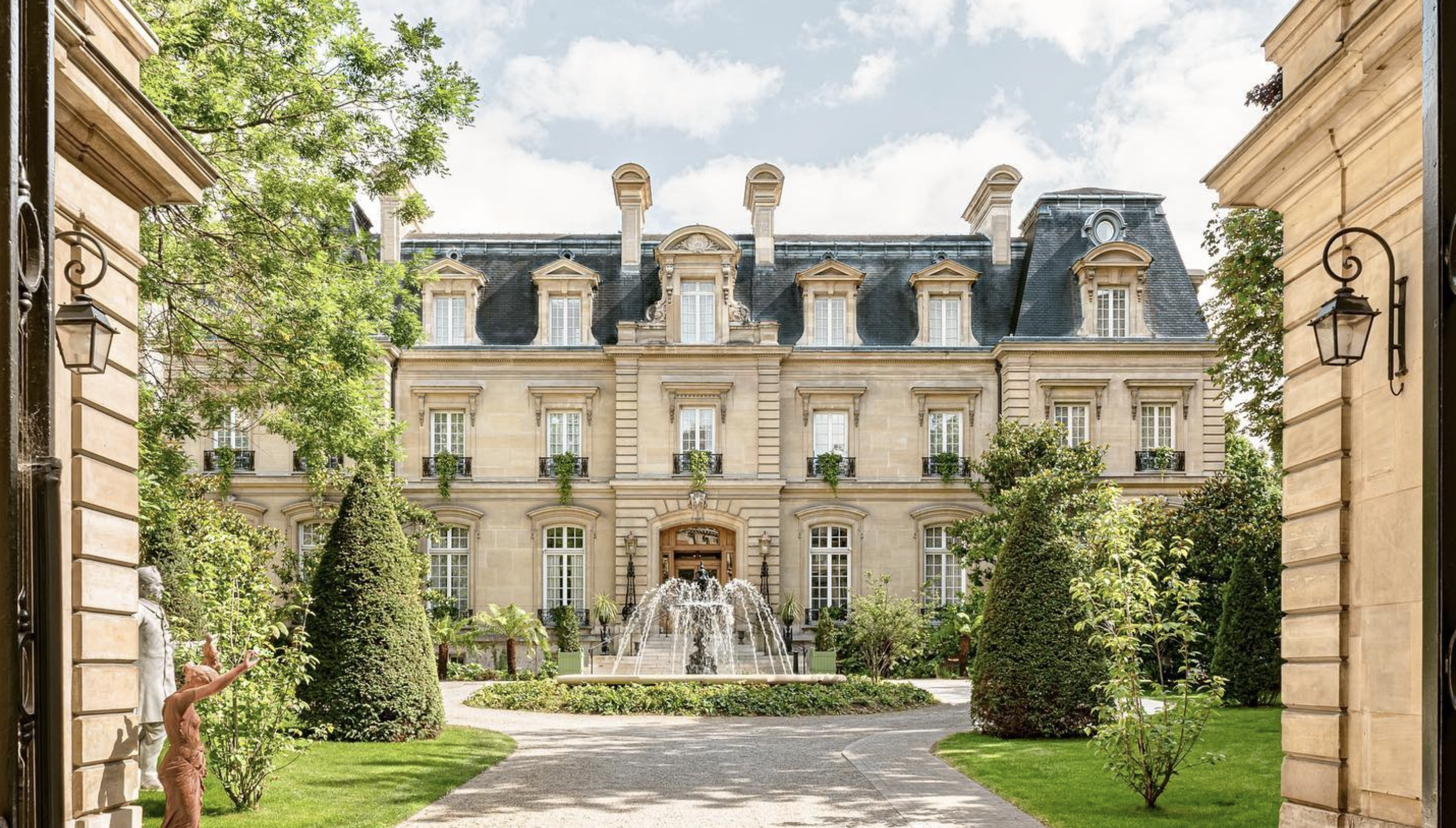 © Saint James Paris