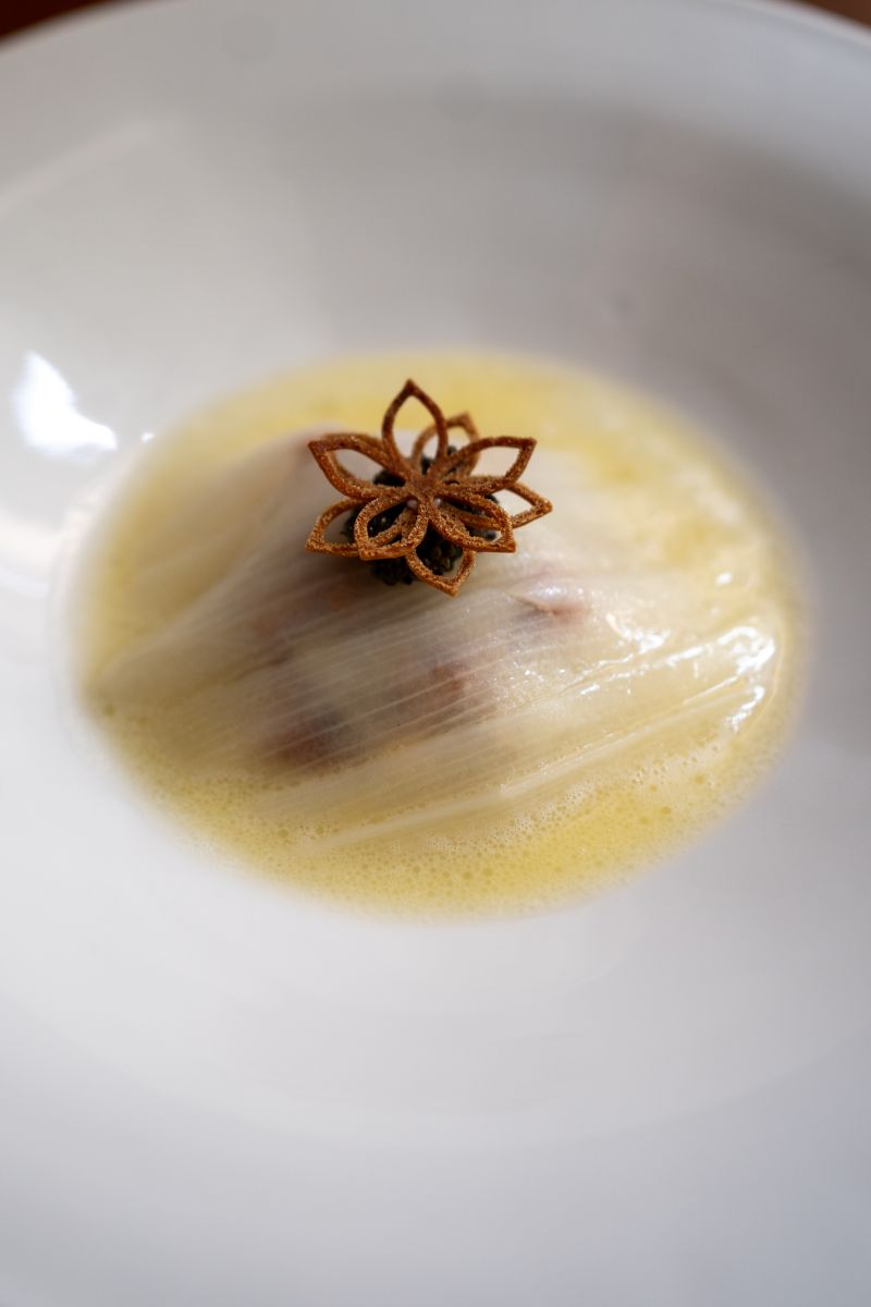 A dish of white asparagus with chanterelle mushrooms. © hub.praga