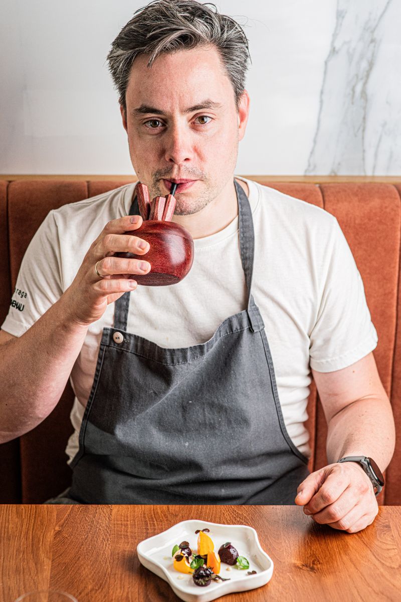 Chef Witek Iwański, the restaurant's creative driving force. © hub.praga