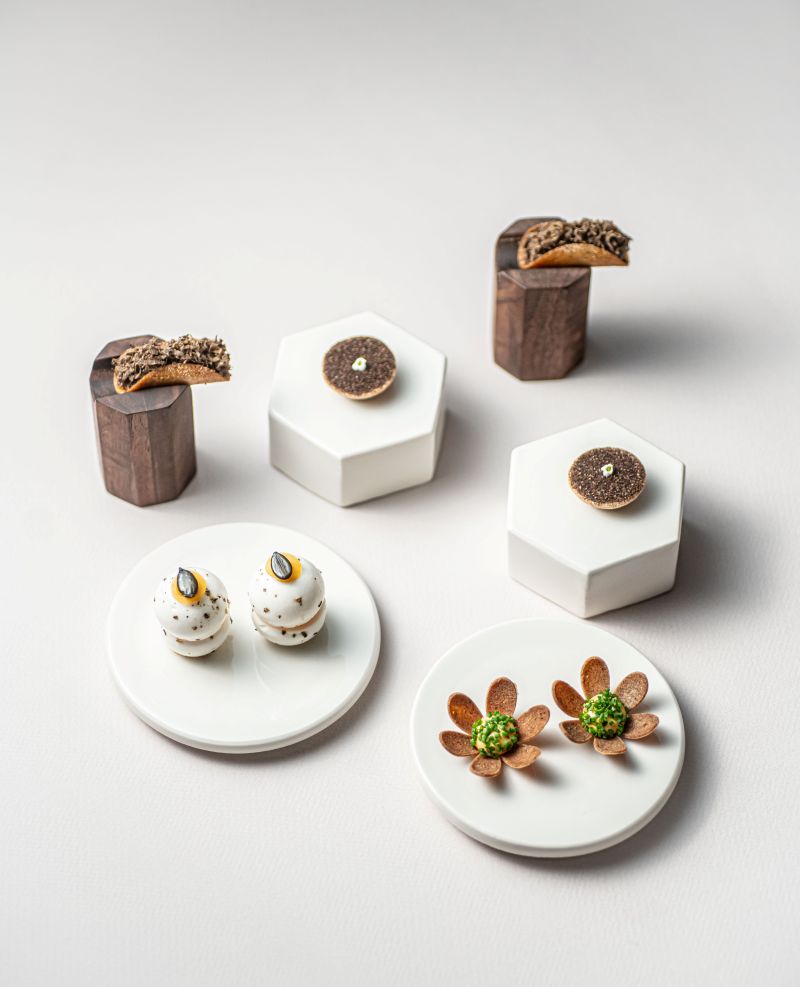 An array of delectable amuse bouches. © hub.praga