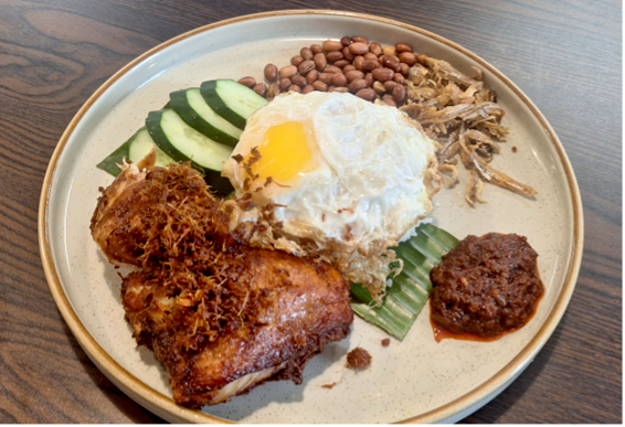 Kitchenman Nasi Lemak's Nasi Lemak Ayam Goreng Berempah Leg (Photo: MICHELIN)