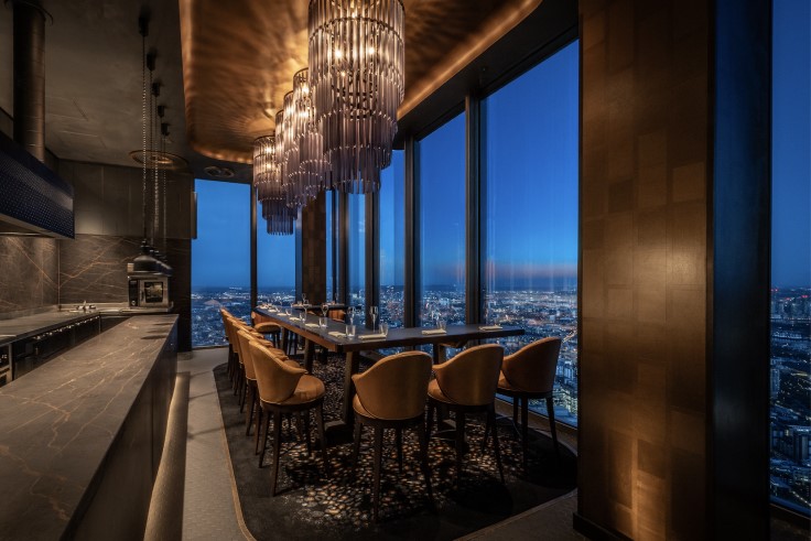 London at night, as seen from Restaurant Gordon Ramsay High's sky-high counter. © Restaurant Gordon Ramsay High