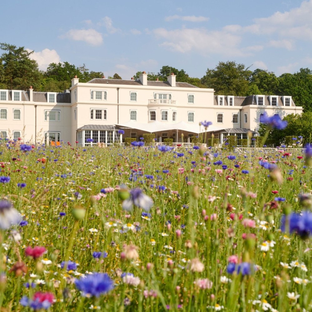 The flower-filled approach to this luxurious hotel  (© Coworth Park, Dorchester Collection)
