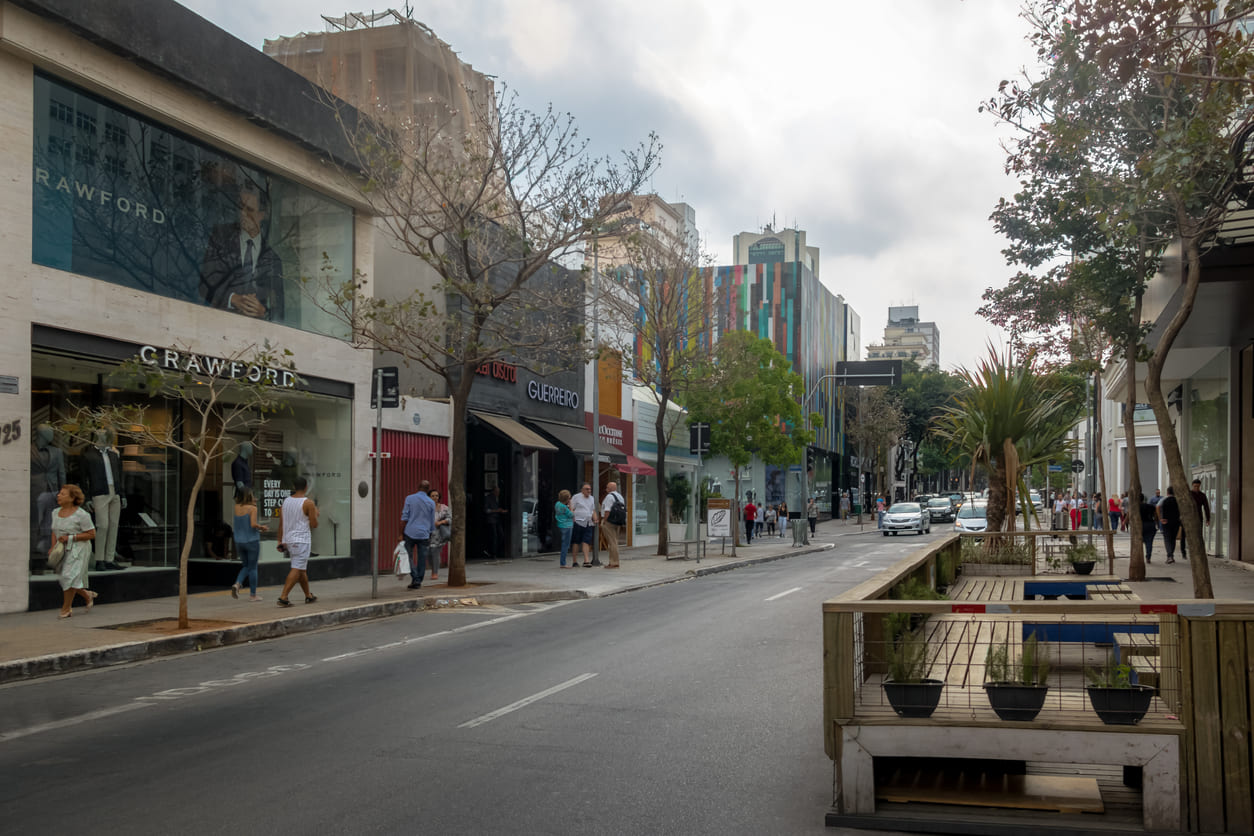 Oscar Freire Street is home to fashion and design stores that set trends in the capital of São Paulo. © diegograndi/iStock