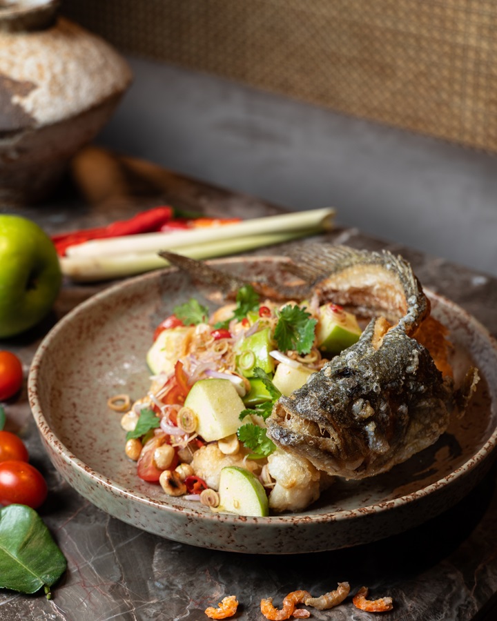 Thai Fried fish 鸞鳴 Nok Song.jpg