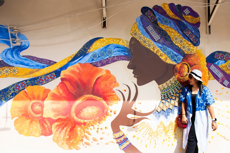 Sino-Portuguese architecture and street art in the city of Surat Thani. (© Shutterstock)
