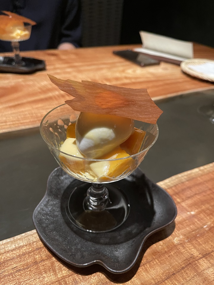 mango with milk ice cream and thin slices of fermented tofu 芒果搭上牛奶冰淇淋以及豆腐乳薄片 盈科 Eika.JPG