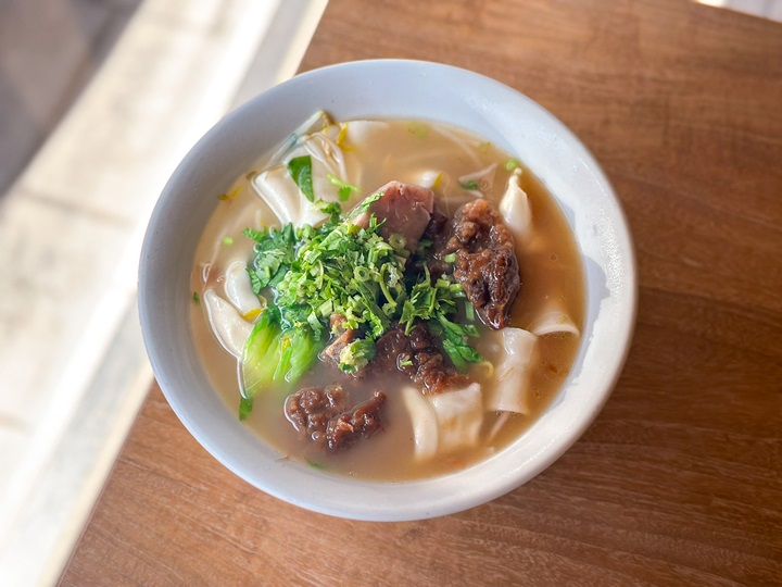 Zhudong Fried Sparerib Noodle (Zhudong) (©MICHELIN)