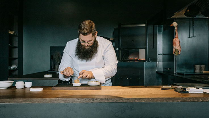 Stefan Doubek in His Open-Fire Kitchen © Christian Maislinger