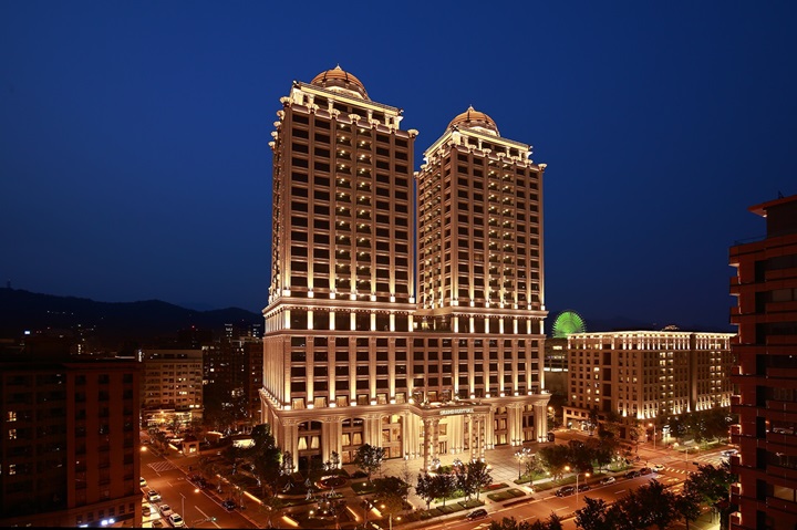 Grand Mayfull Taipei sits beside the Dazhi River and is known for its luxurious decor as well as a wide variety of dining options.