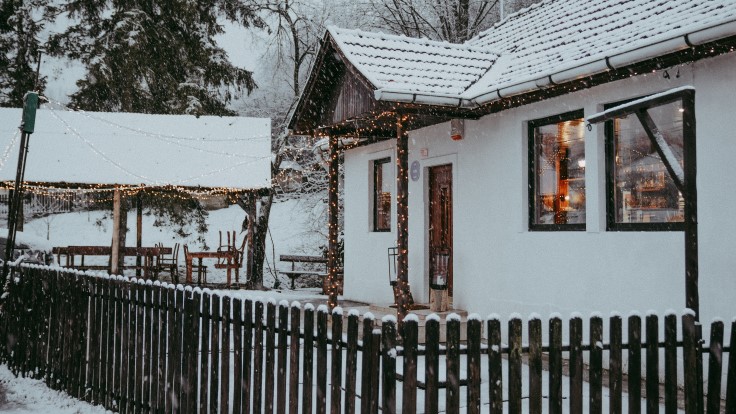 A blanket of snow covers Iszkor in the winter, a time when the community gathers for the Christmas Market