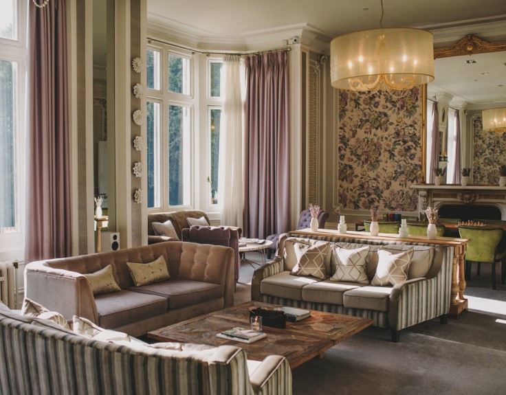 One of Hampton Manor's luxurious sitting rooms. © Hampton Manor