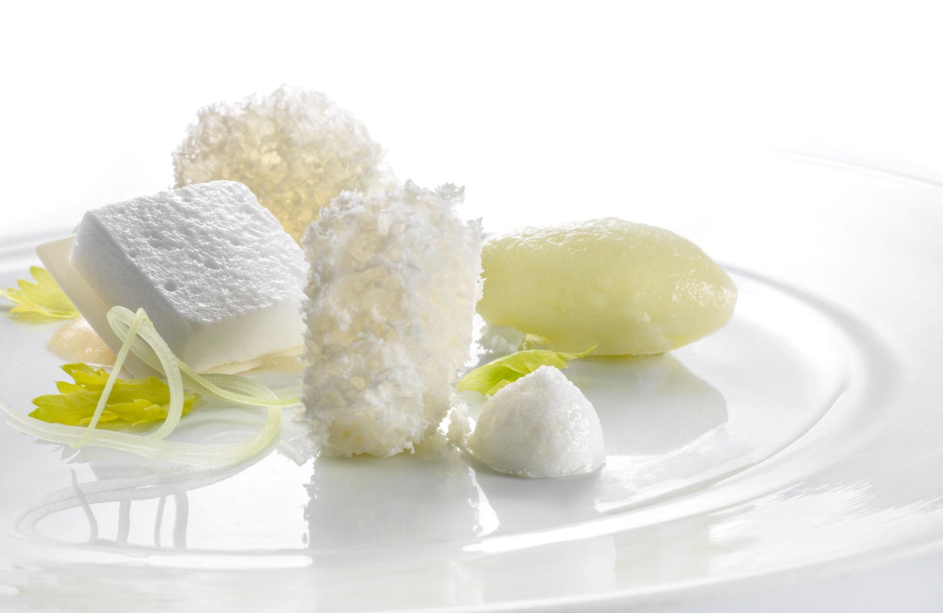 Crema ghiacciata al lemongrass e sorbetto alla mela  - credit Janez Puksic