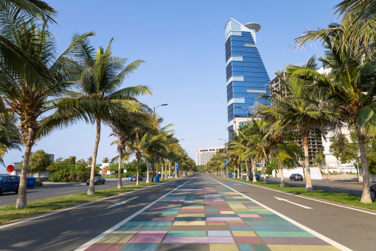 Make the most of the views and the weather with a run (or jog) along Jeddah's running track. ©Ayman Zaid/iStock