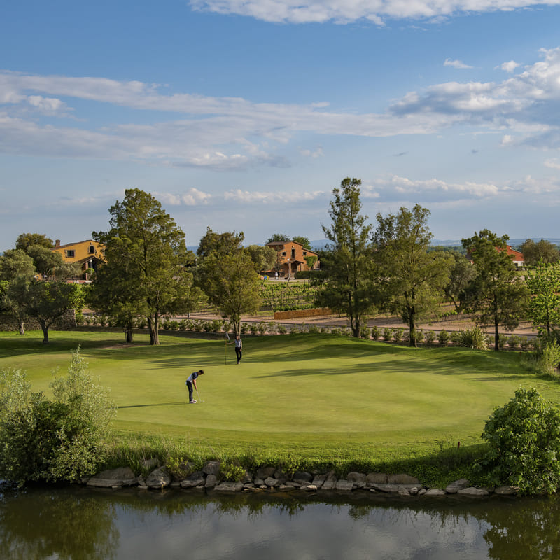 Los huéspedes del Hotel Peralada pueden tener acceso al campo de golf Peralada, de 18 hoyos. © Hotel Peralada Wine Spa & Golf