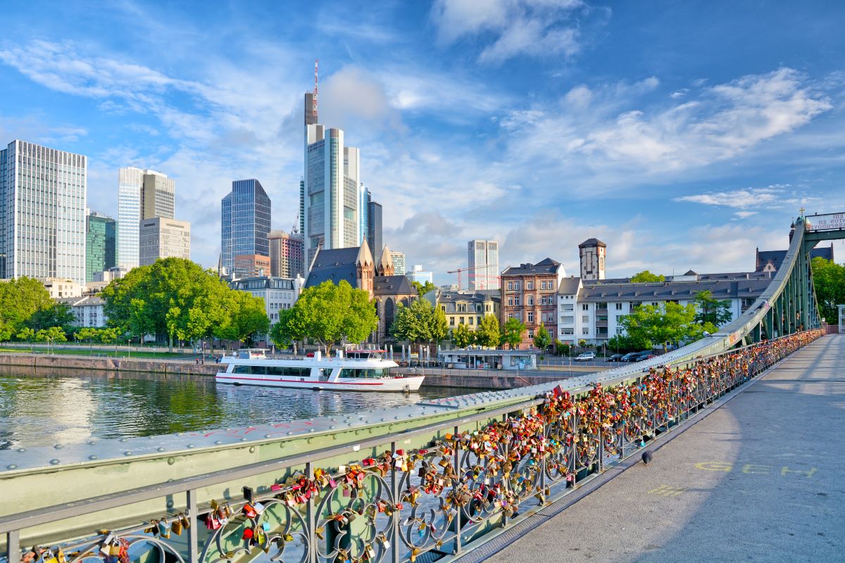 Eisener Steg, Mainufer © ilxpin/iStock