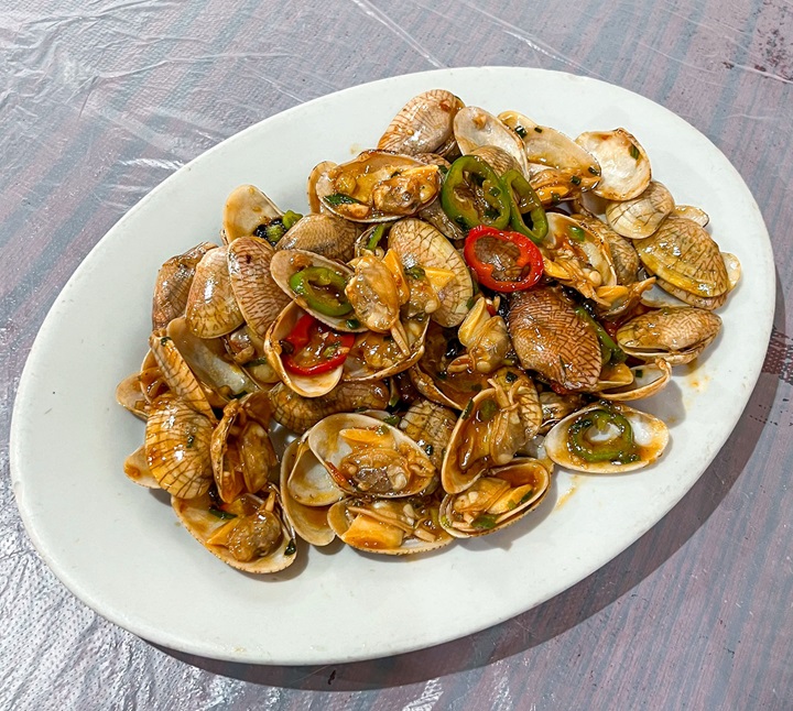 Stir-fry clam with black bean sauce at  Chan Seng Kei.(©MICHELIN)
