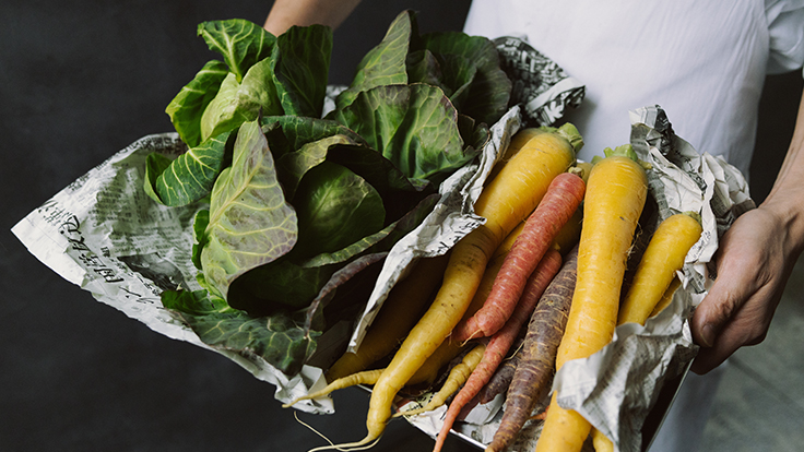 「千年続く農業」を哲学に無農薬、無化学肥料、不耕起栽培で育てられたSHO farm の野菜 © Nathalie Cantacuzino / L’Effervescence