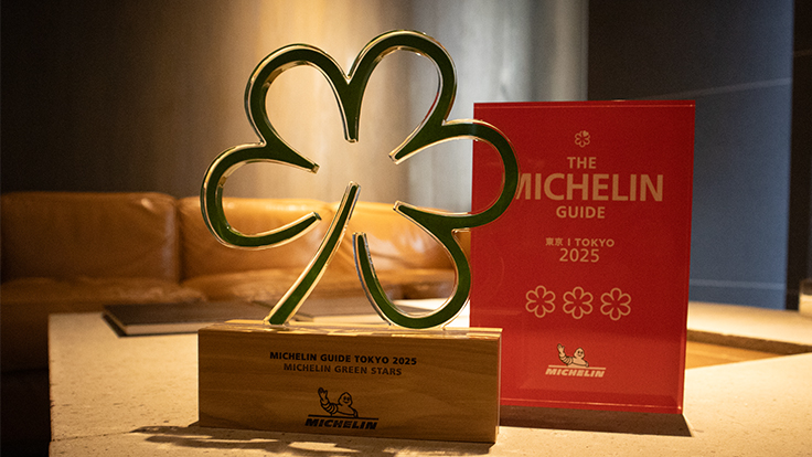 ミシュランガイドに三つ星とグリーンスターで掲載 © MICHELIN