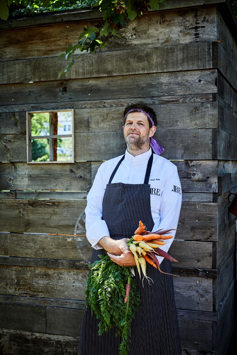 Owner Josef Floh at Restaurant Floh © Helge Kirchberger