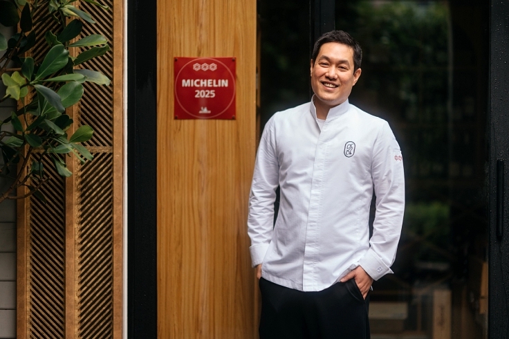 Chef Supaksorn "Ice" Jongsiri of Sorn, the first Thai restaurant in the world to be recognised with Three MICHELIN Stars. (Photo: Anuwat Senivansa Na Ayudhya/ MICHELIN Guide Thailand)