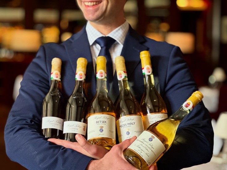 The Village Pub, Woodside, New York offers a great choice of Tokaji Aszú (© The Village Pub)