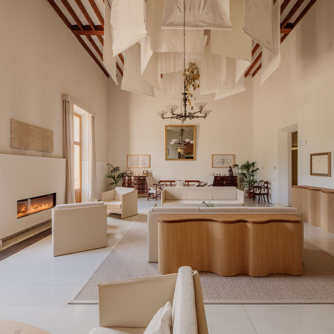 Con interiores de líneas puras, el Fontsanta Thermal Spa & Wellness, al sur de Mallorca, se encuentra junto al único manantial de aguas termales del archipiélago balear. © Fontsanta Thermal Spa & Wellness