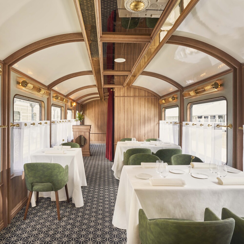 El Canfranc Estación es un hotel con dos Llaves que alberga un restaurante con Estrella MICHELIN: el Canfranc Express, ubicado en auténticos vagones de tren. © Canfranc Express