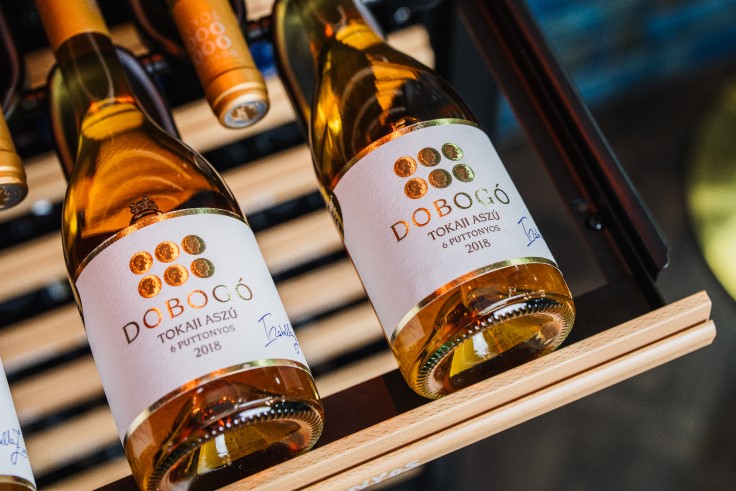 The golden glow of Tokaji Aszú in the fridge (© Paul Sargent Photography)