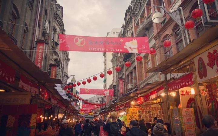 大稻埕過去是南北貨、茶葉的重要集散地，至今依然熱鬧非凡。（©Lucie chic gourmet）