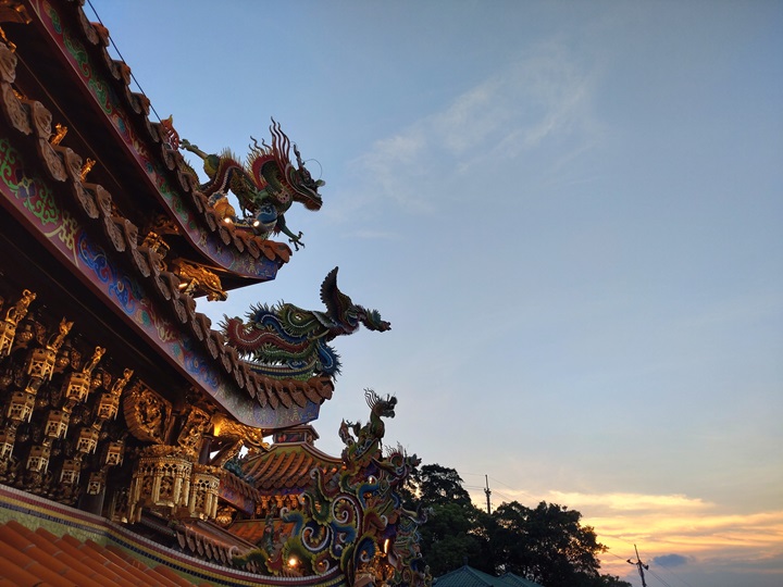 中和烘爐地福德宮擁有全台最大福德正神像，是北台灣具代表性的土地公廟，香火鼎盛。（©Shutterstock）