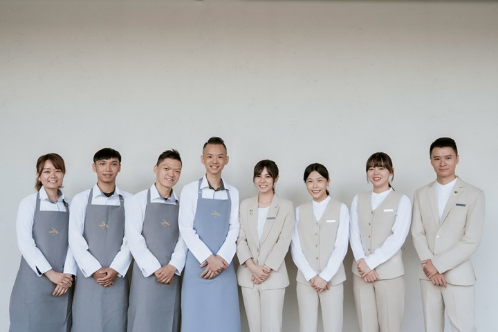 The FRONT HOUSE's front- and back-of-house team. (©the FRONT HOUSE)