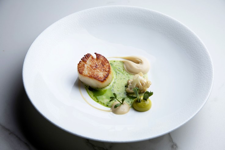Precisely cooked scallop at UNALOME by Graeme Cheevers. © Alan Donaldson