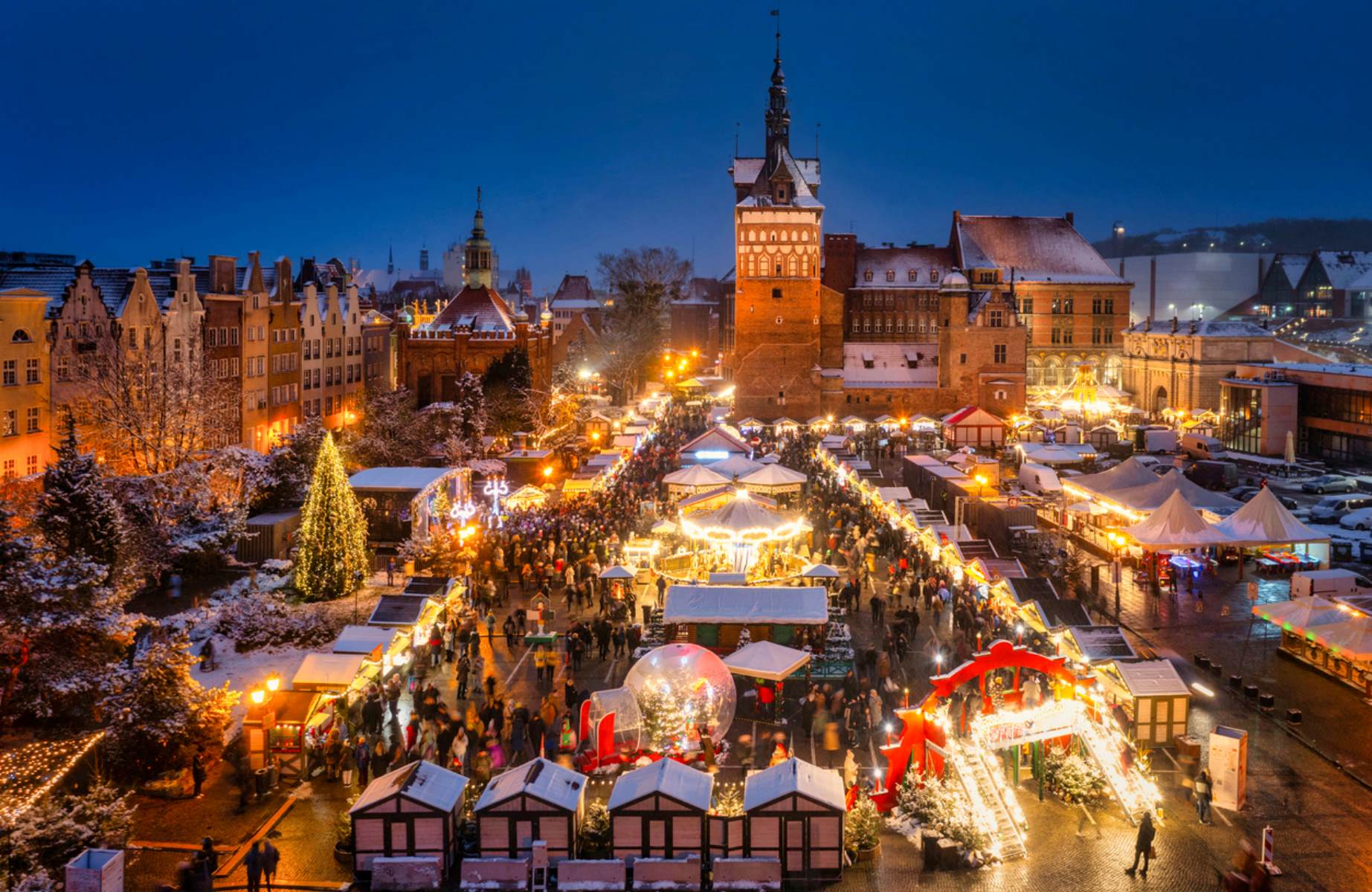 The beautifully lit Christmas fair in the Main City of Gdańsk, Poland, at dusk. © Patryk_Kosmider/iStock