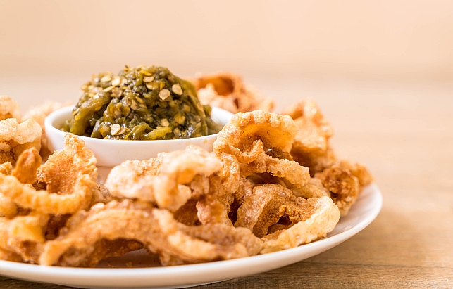 No set is complete without crispy, puffy pork rind. (© Shutterstock)