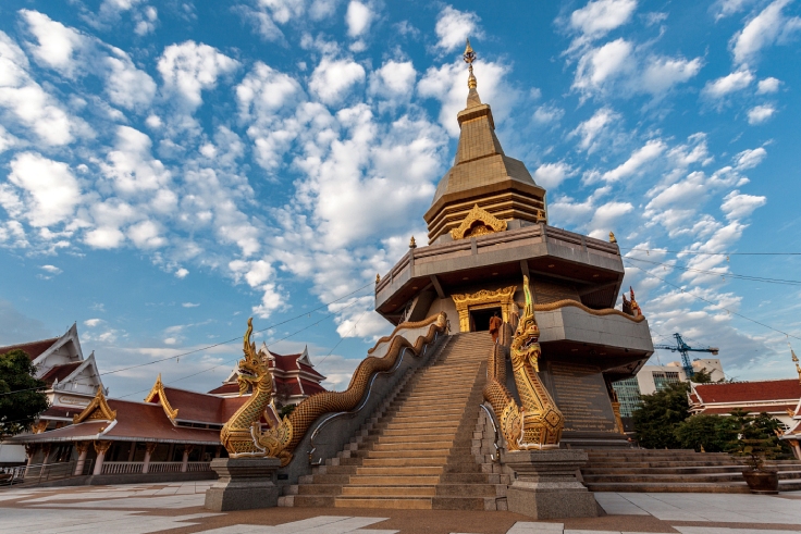 Get your blessings at Wat Pothisomphon. (© Shutterstock)
