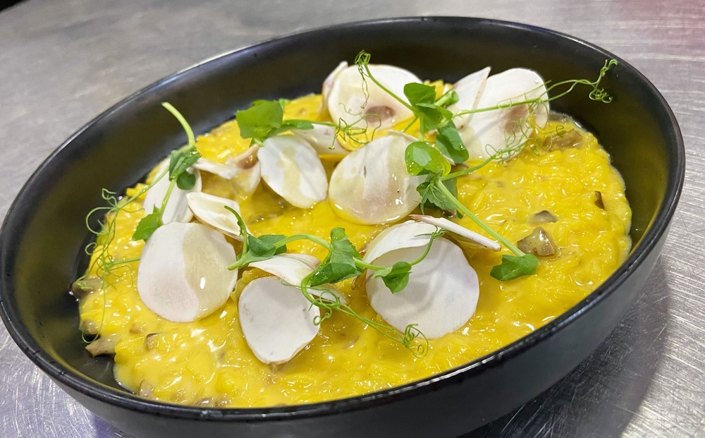 Arroz cremoso con albóndigas y champiñones. © Azafrán