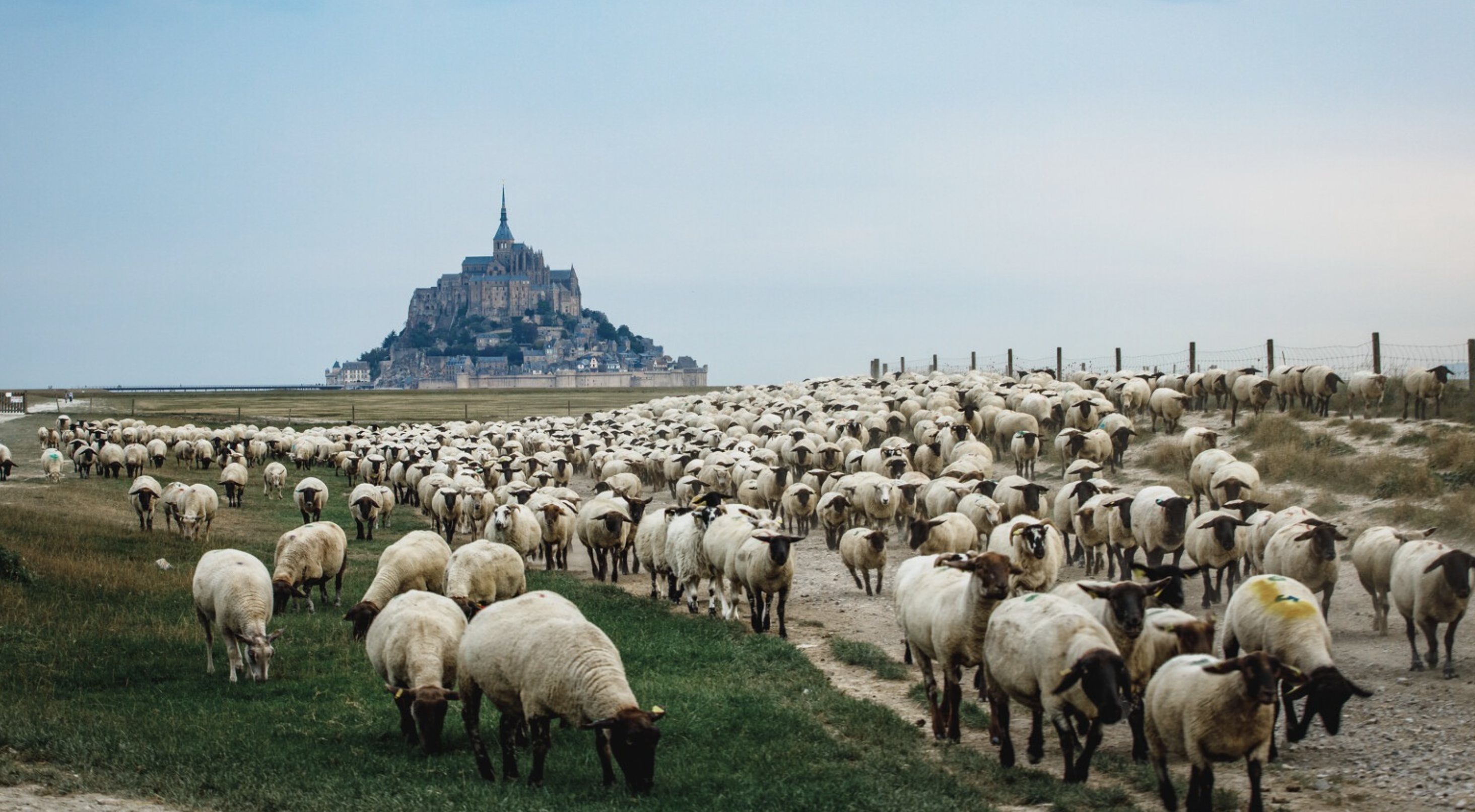 L'abbaye du Mont-Saint-Michel © The Explorers / Valentin Pacaut