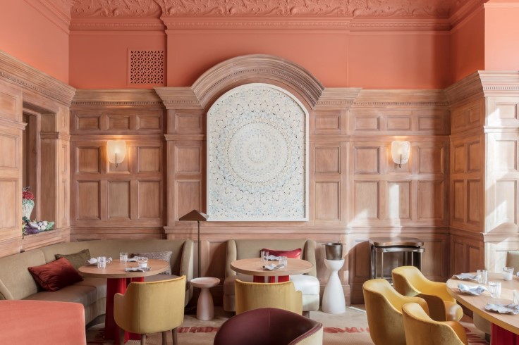 Soft pastel hues and light wood panelling fill the dining room. © Hélène Darroze at The Connaught