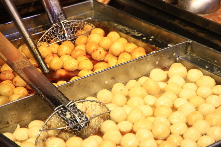 The bouncy, flavorful fish balls are a staple of daily life in Hong Kong. (©Shutterstock)