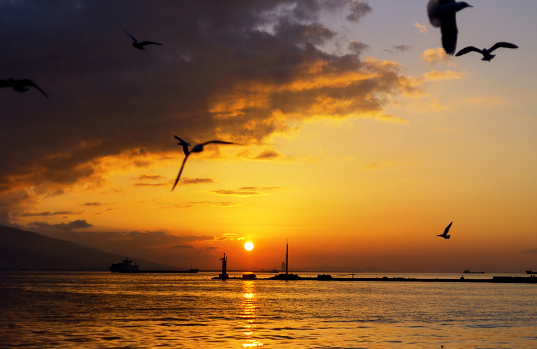Sunset, Izmir © soner tuncer/iStock