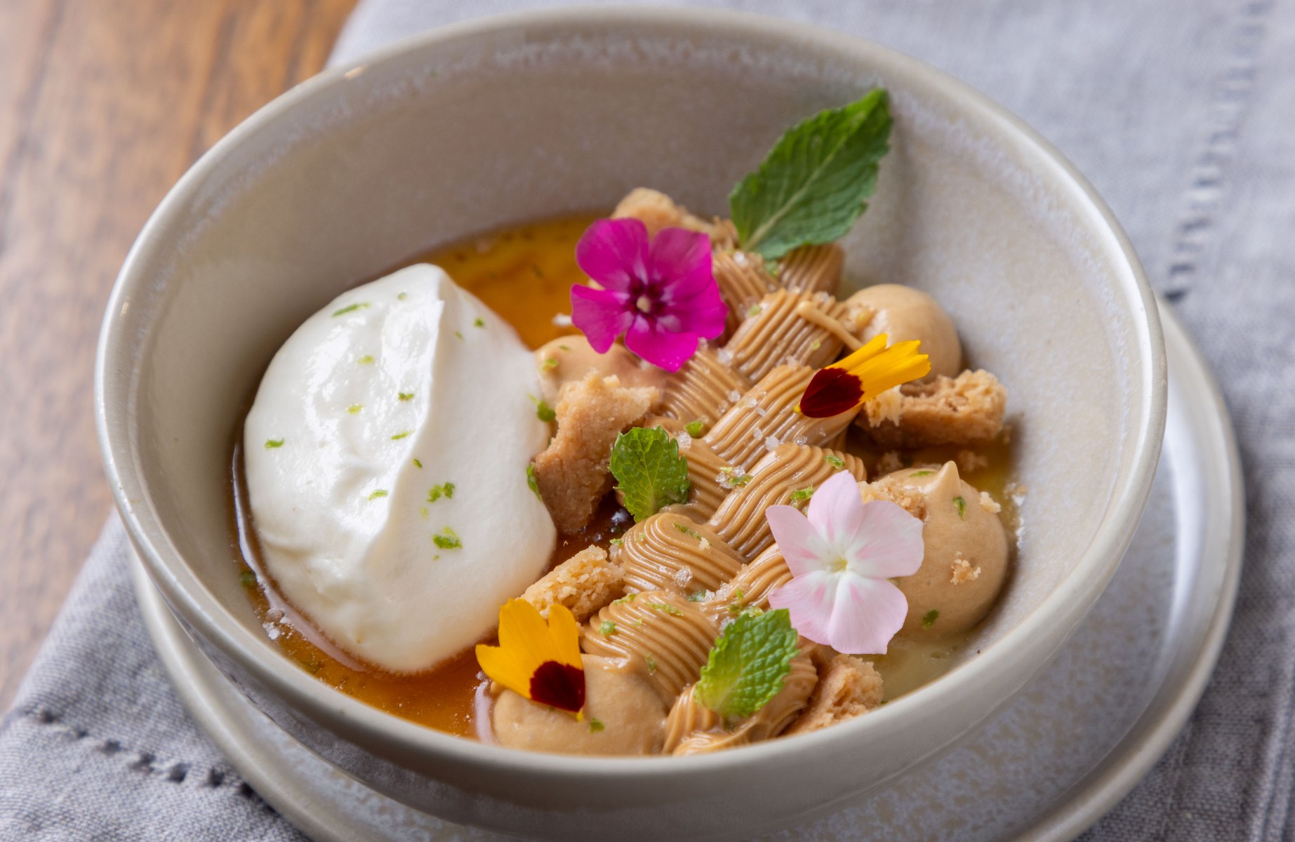 O AE! Cozinha oferece cozinha brasileira em um ambiente aconchegante e charmoso. © Dangelo/AE! Cozinha