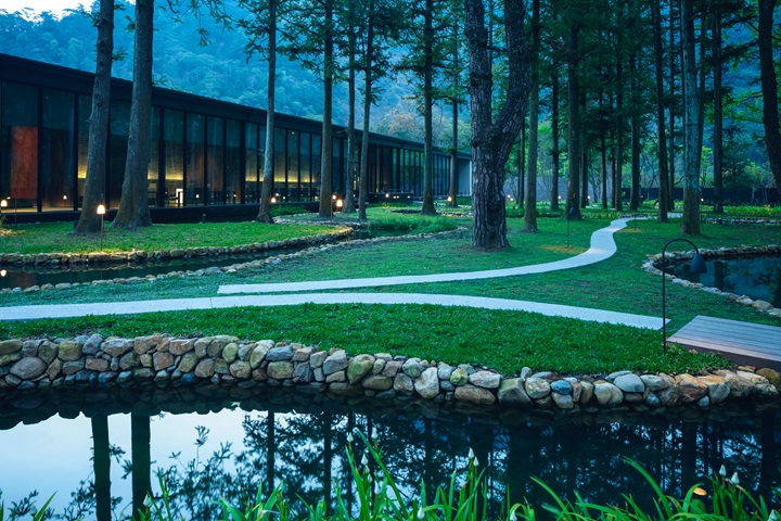 Lush and tranquil space outside the hotel restaurant.