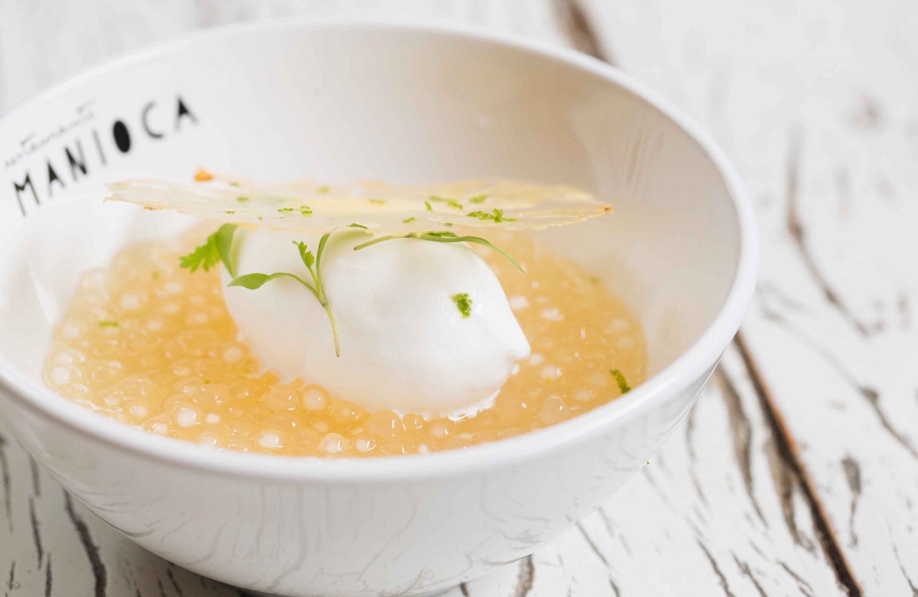 A cozinha do Manioca é despretensiosa, afetiva e criativa, com o selo da chef Helena Rizzo. © Nani Rodrigues e Marcos Lôndero/Manioca