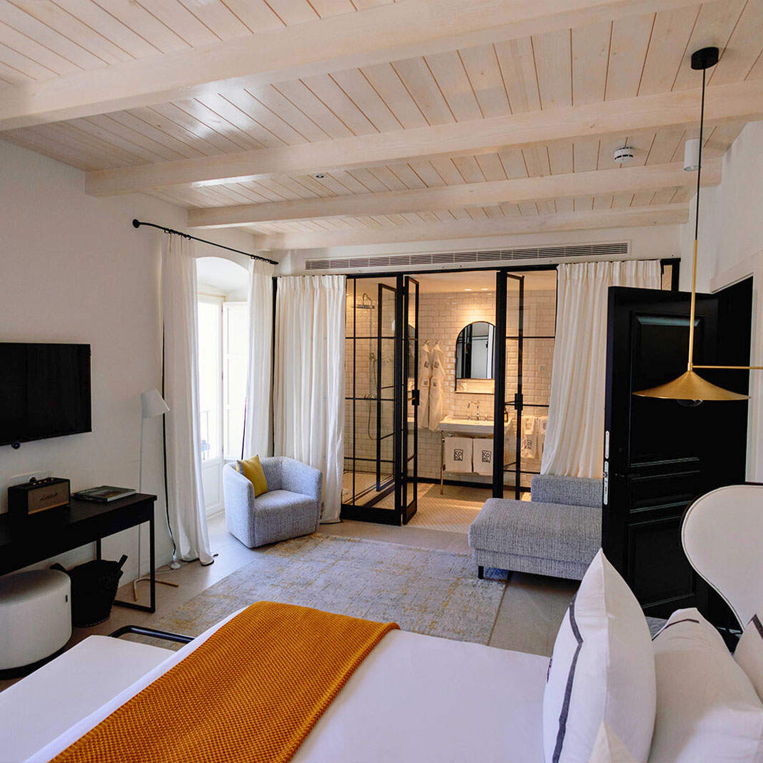 En La Fonda Heritage Hotel, cada estancia es diferente, a medio camino entre el legado histórico y el confort actual. © La Fonda Heritage Hotel, Relais & Châteaux