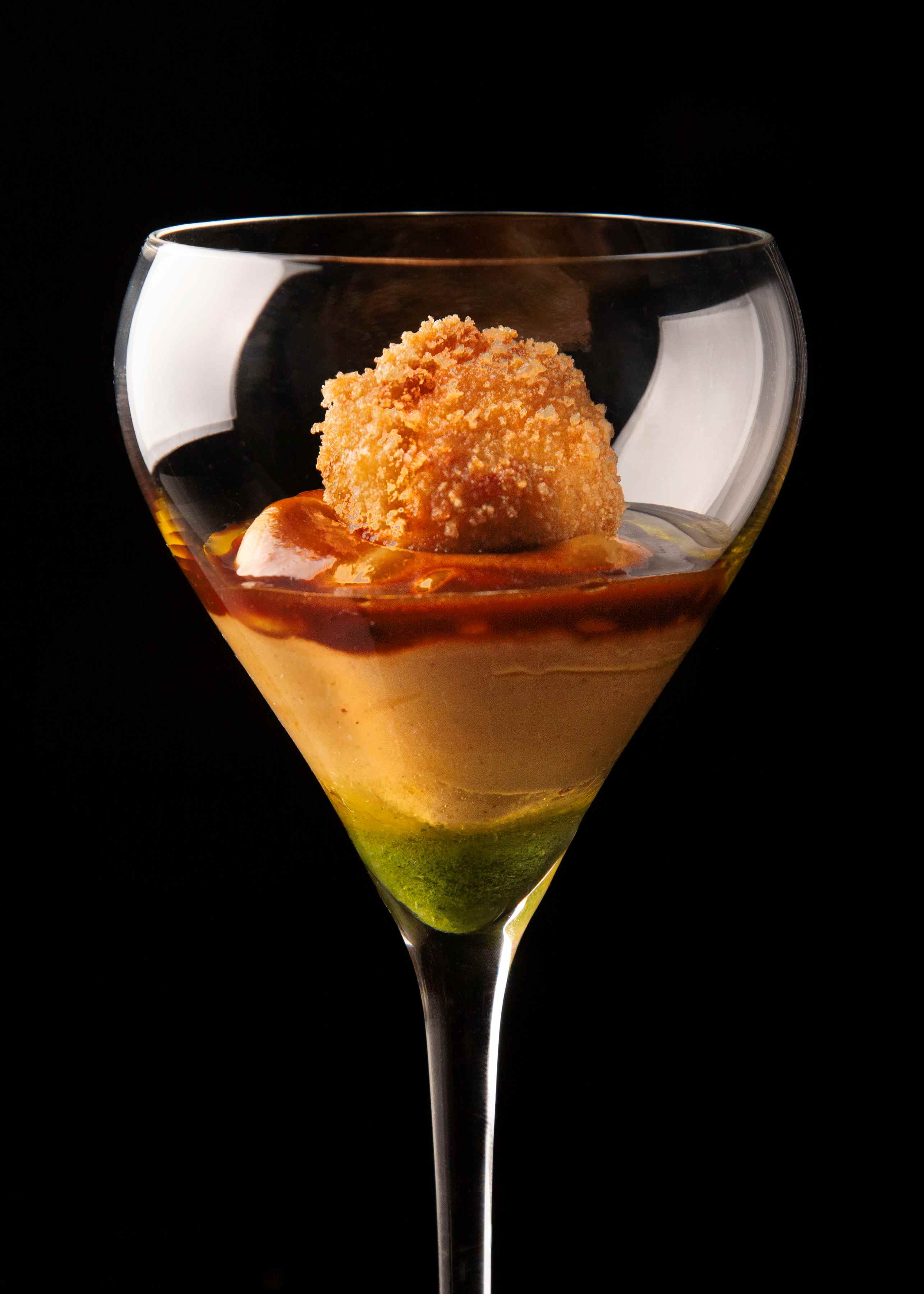 Gachas con manitas, los sabores de Castilla-La Mancha en una cuidadísima presentación. © Granero