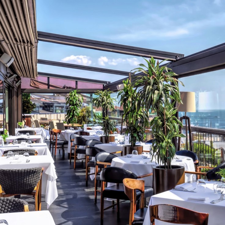 Spago's sundrenched terrace and foliage. © Spago