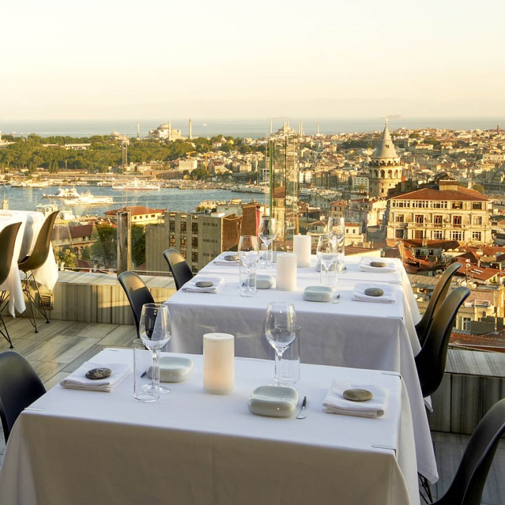 One of the most stunning rooftop views in Istanbul, from restaurant Mikla. © Yemek Terası